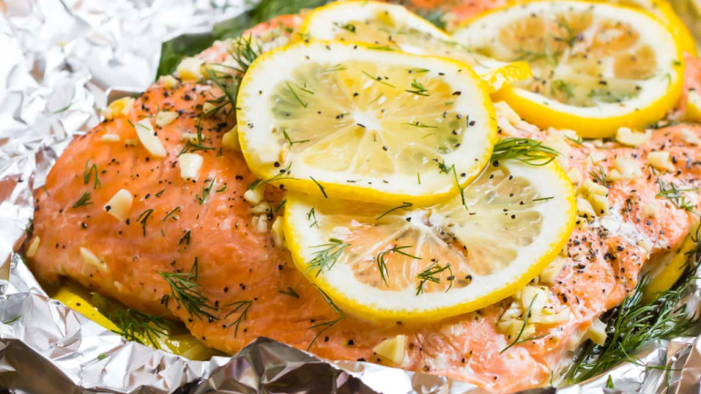 Salmão Grelhado com ervas e limão